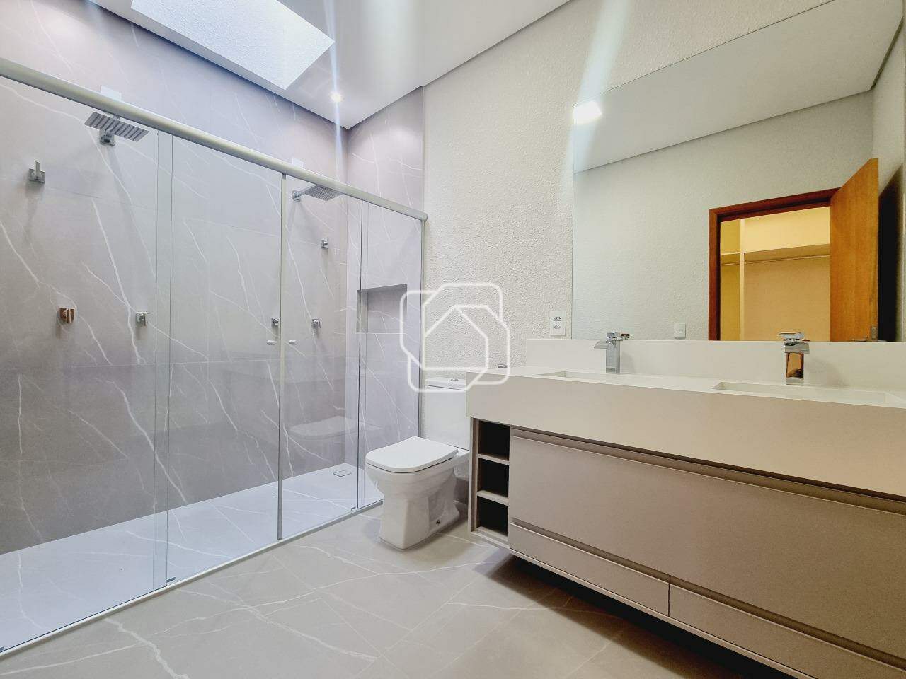 Casa de Condomínio para aluguel em Indaiatuba - SP - Jardim Mantova: Banheiro