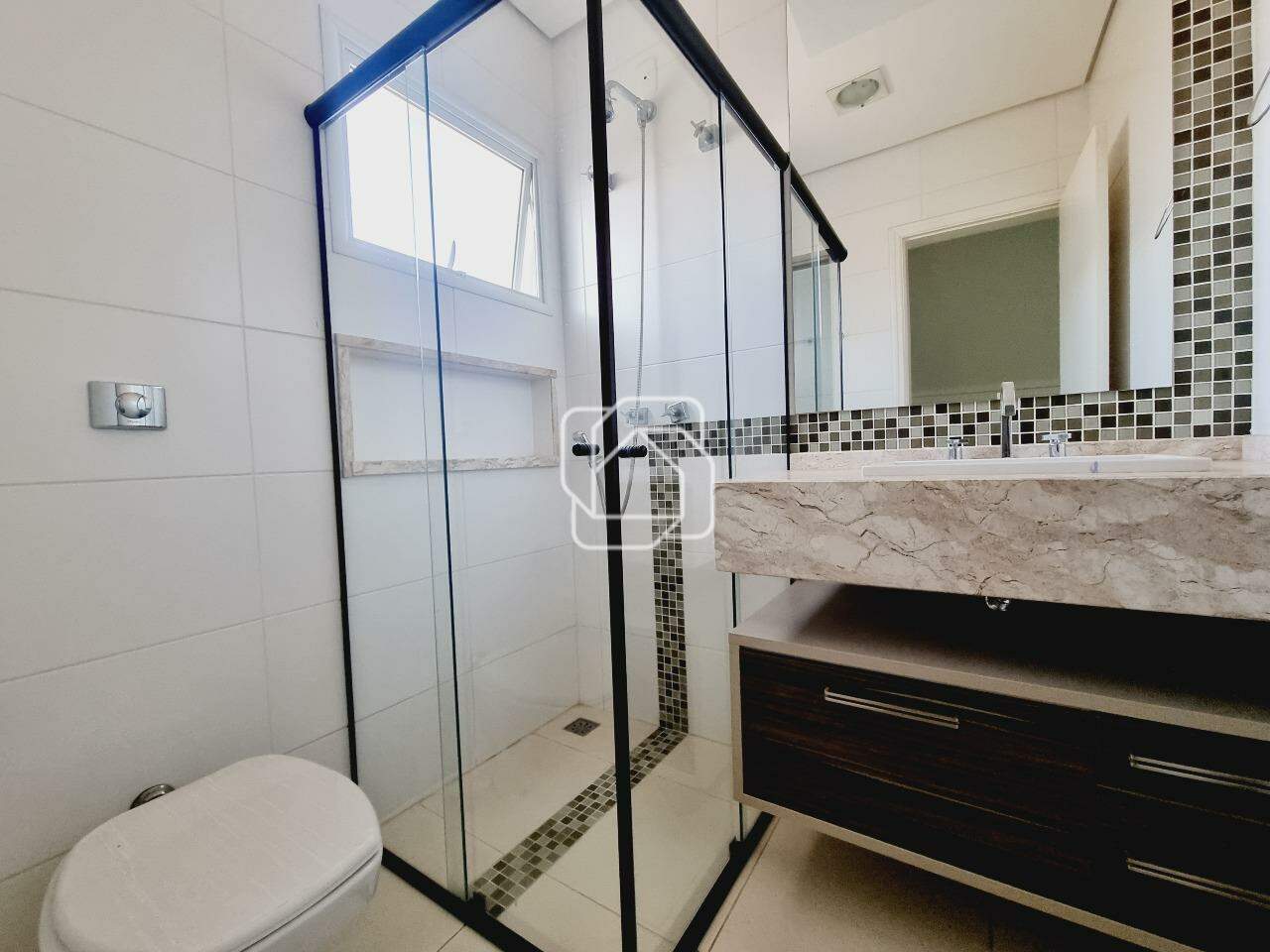 Casa de Condomínio para aluguel em Indaiatuba - SP - Jardim Vila Paradiso: Banheiro