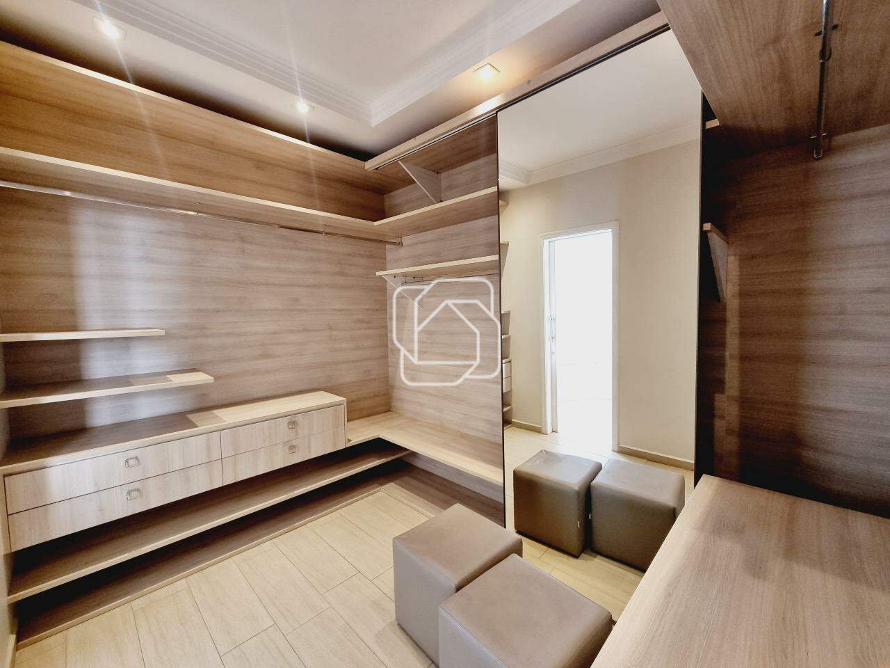 Casa de Condomínio para aluguel em Indaiatuba - SP - Jardim Vila Paradiso: Closet