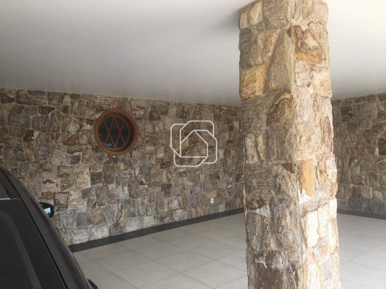 Casa de Condomínio para aluguel em Indaiatuba - SP - Colinas do Mosteiro de Itaici: Garagem