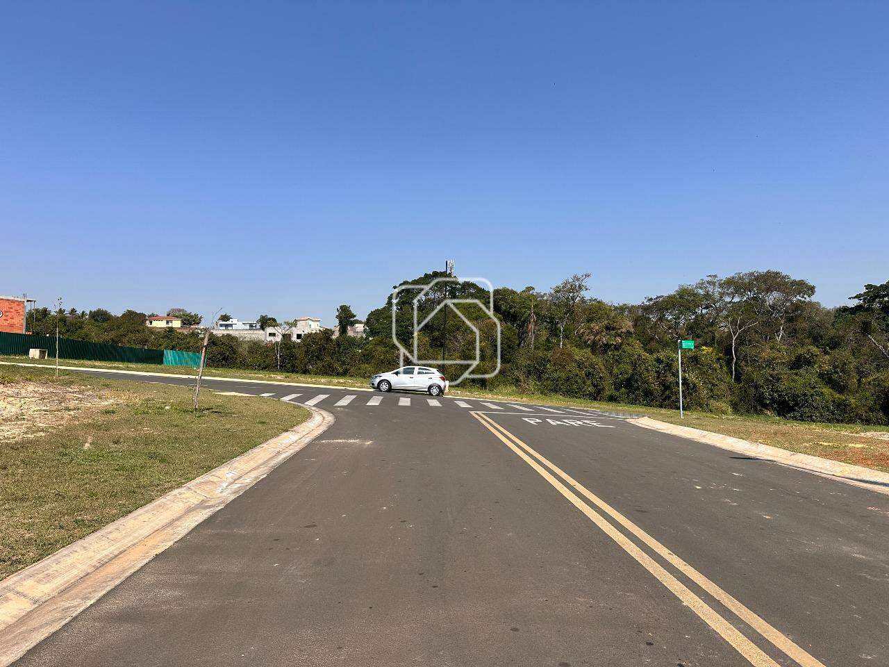 Terreno à venda em Indaiatuba - SP - Parque Villa dos Pinheiros: Rua do terreno