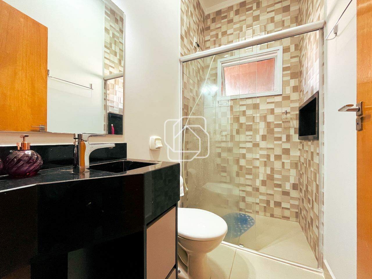 Casa de Condomínio à venda em Indaiatuba - SP - Jardim Residencial Viena: Banheiro