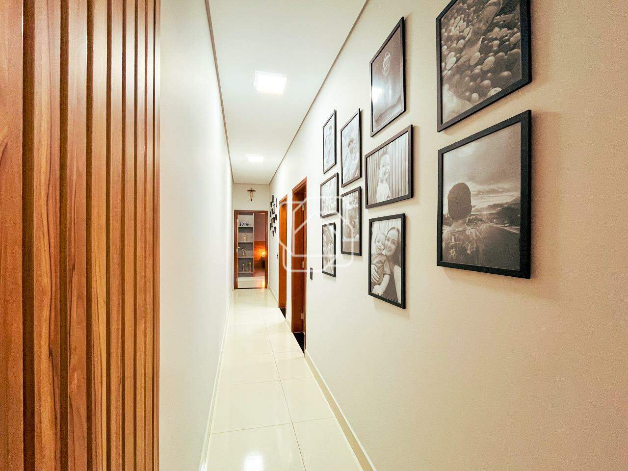 Casa de Condomínio à venda em Indaiatuba - SP - Jardim Residencial Viena: Corredor