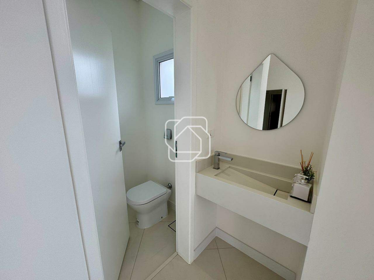 Casa de Condomínio à venda em Salto - SP - Portal dos Bandeirantes Salto: Lavabo