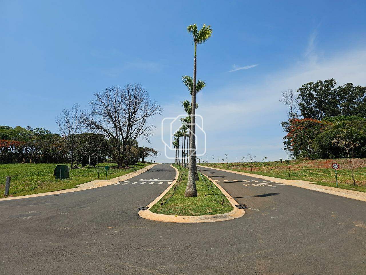 Terreno à venda em Itupeva - SP - Fazenda da Grama: Rua do terreno