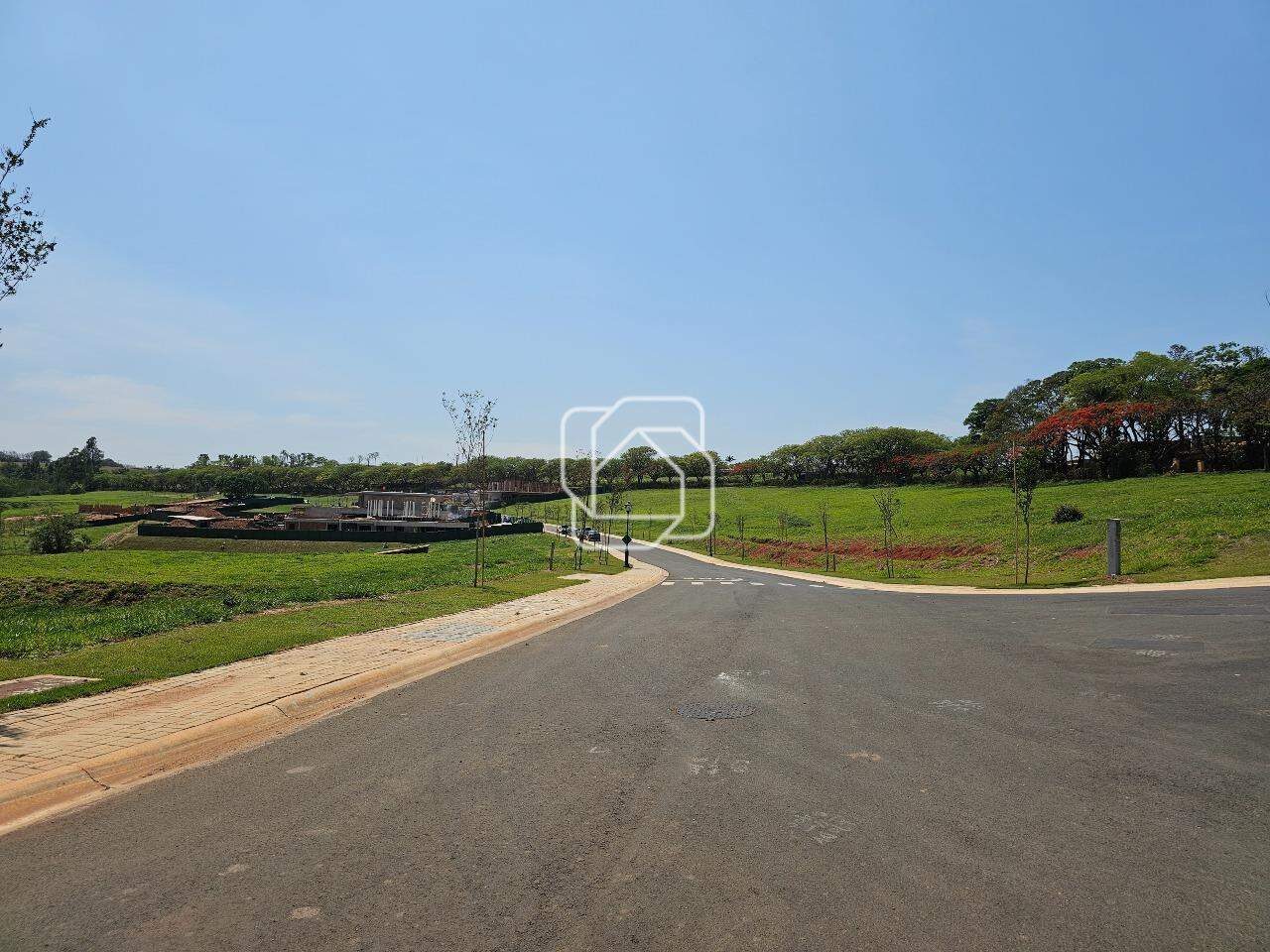 Terreno à venda em Itupeva - SP - Fazenda da Grama: Rua do terreno