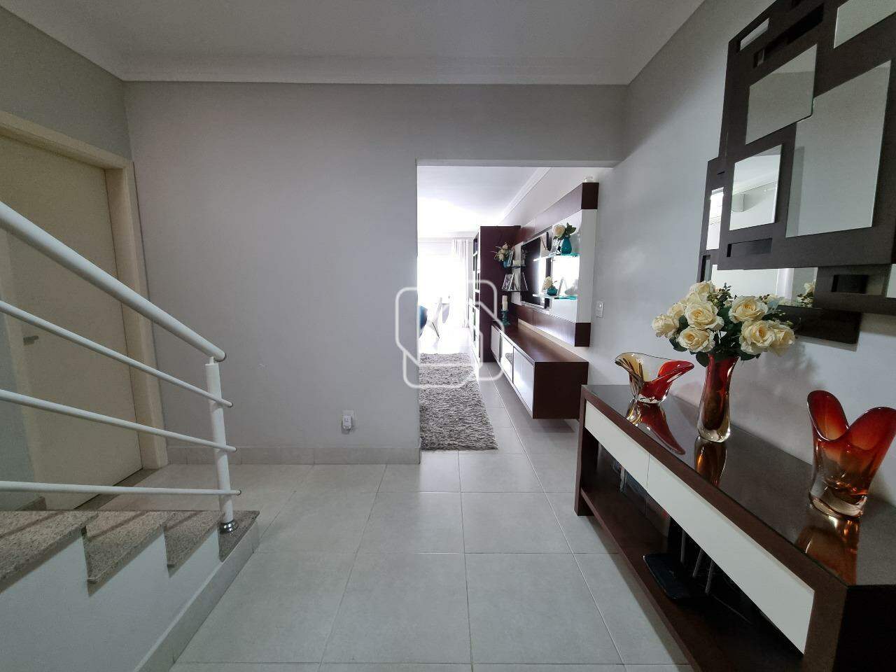 Casa de Condomínio para aluguel em Indaiatuba - SP - Residencial Beira da Mata: Hall de entrada
