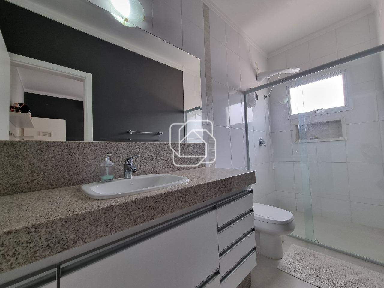 Casa de Condomínio para aluguel em Indaiatuba - SP - Residencial Beira da Mata: Banheiro
