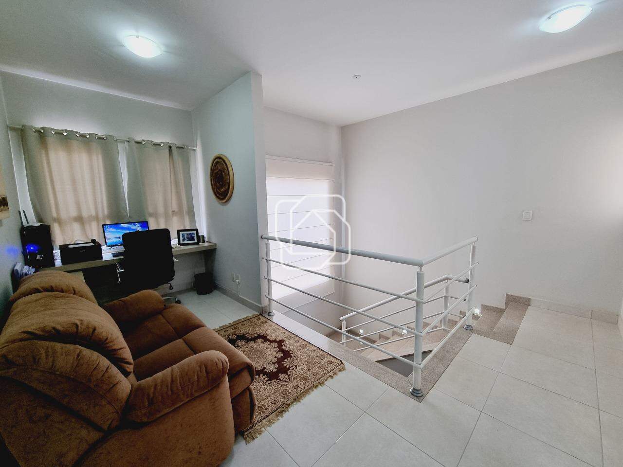Casa de Condomínio para aluguel em Indaiatuba - SP - Residencial Beira da Mata: Sala de TV