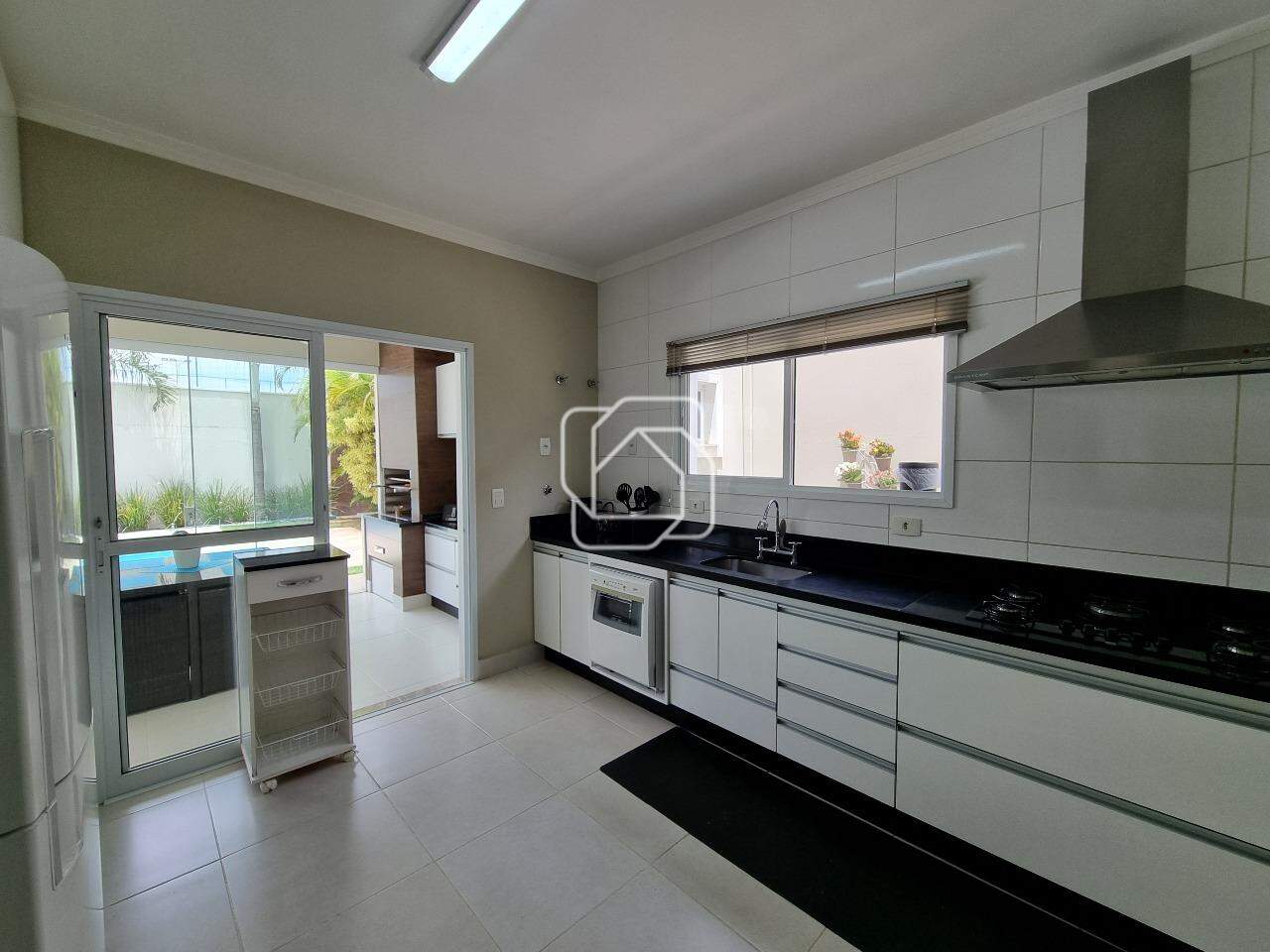Casa de Condomínio para aluguel em Indaiatuba - SP - Residencial Beira da Mata: Cozinha