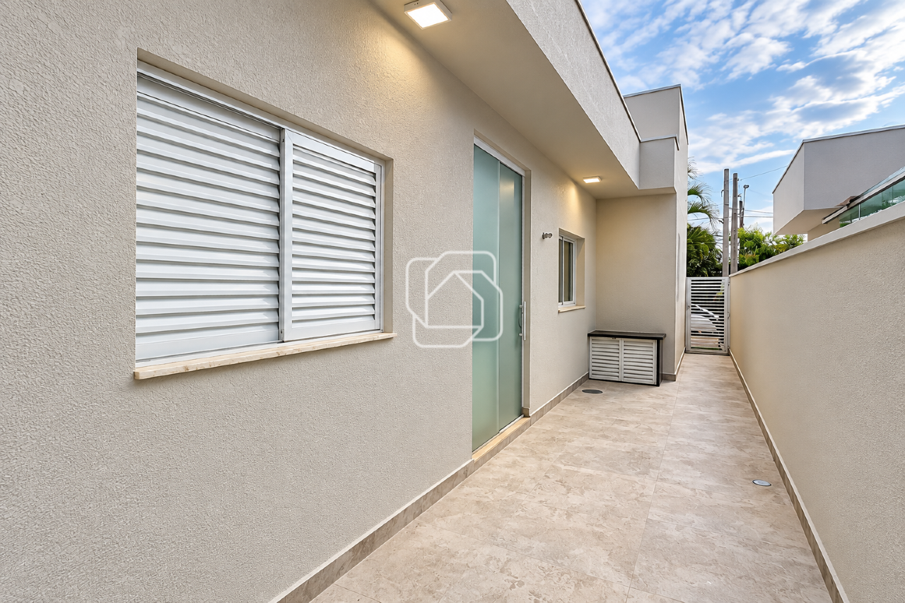 Casa de Condomínio à venda em Indaiatuba - SP - Jardim Residencial Alto de Itaici: Corredor lateral