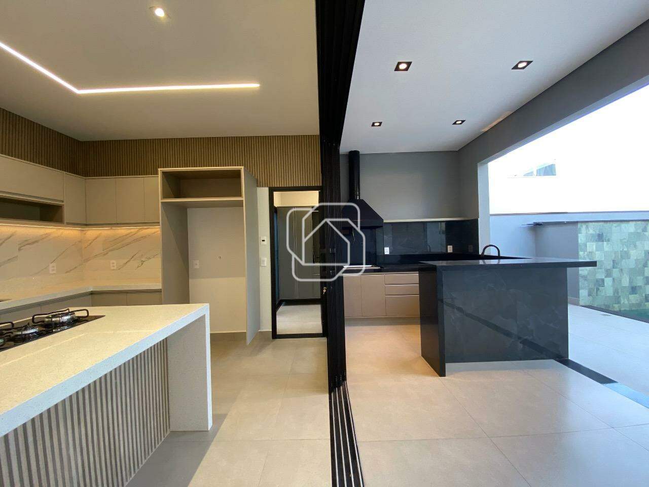 Casa de Condomínio à venda em Indaiatuba - SP - Jardim Residencial Dona Lucilla: Cozinha integrada