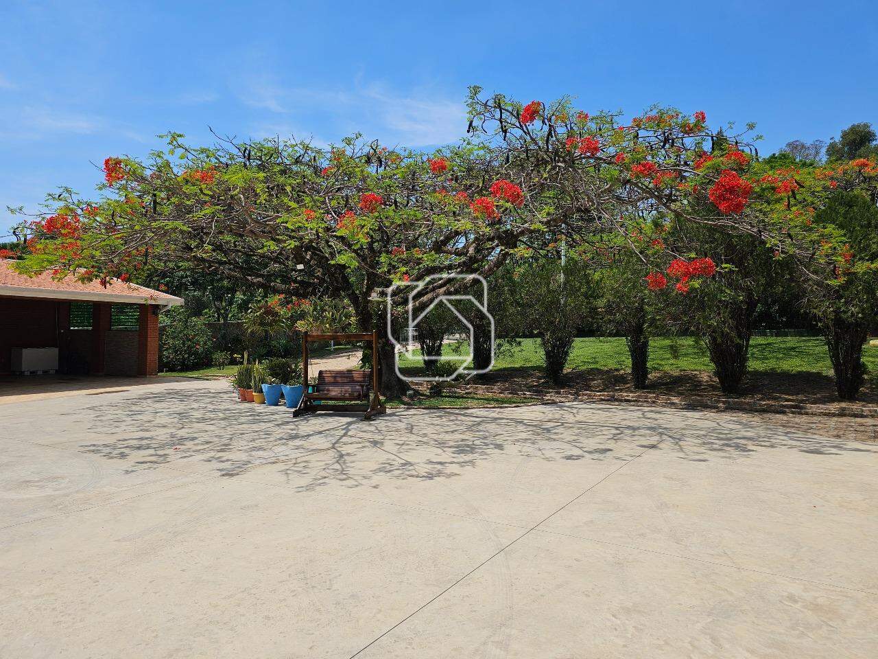 Casa de Condomínio à venda em Indaiatuba - SP - Recanto das Flores: Garagem