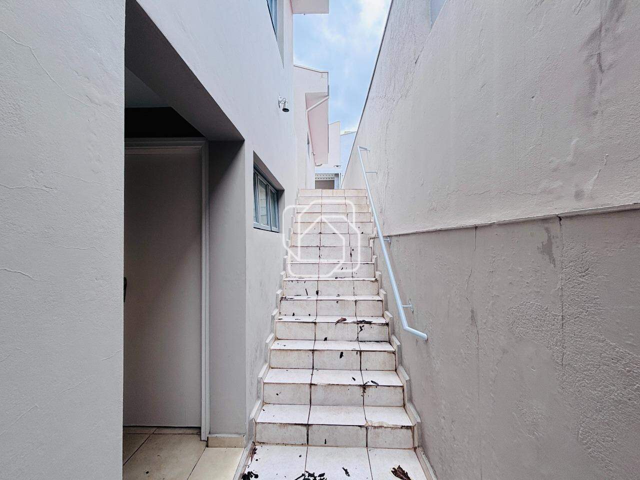 Casa de Condomínio à venda em Itu - SP - Condomínio Portal de Itu: Escadas