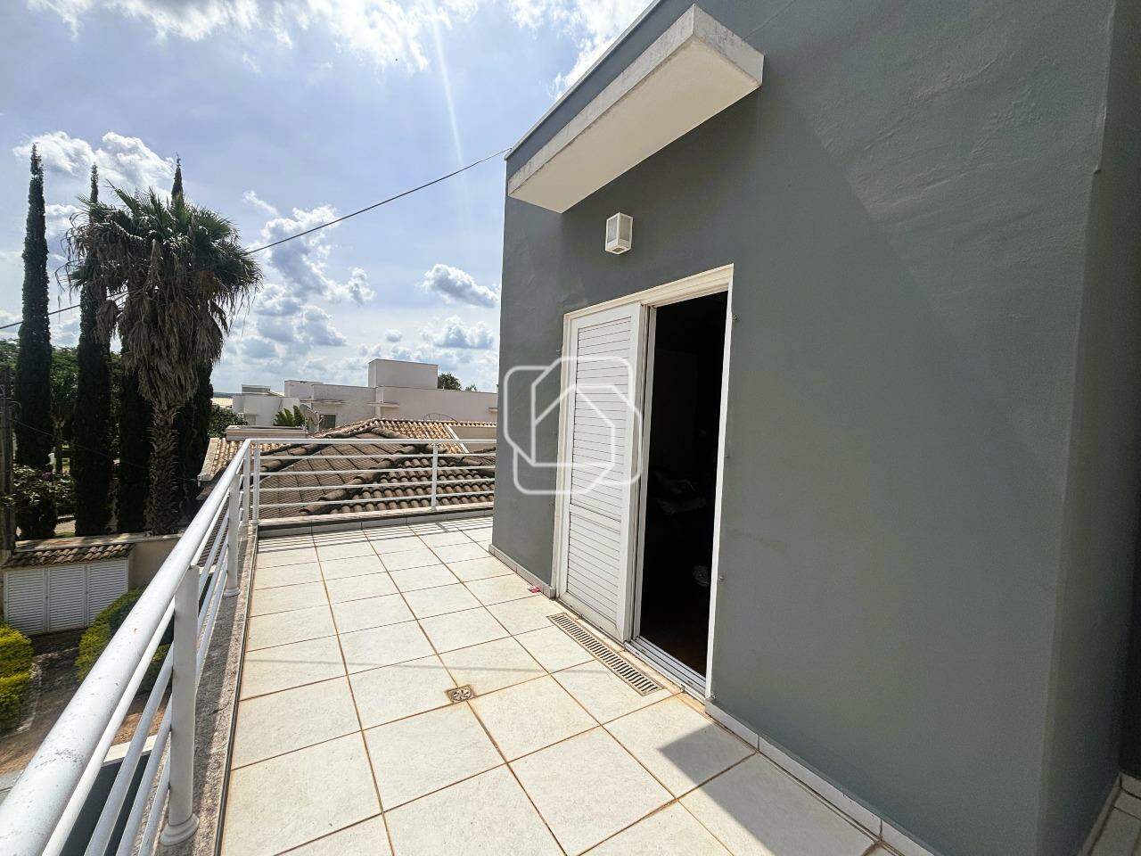Casa de Condomínio à venda em Itu - SP - Parque do Varvito: Varanda da suíte