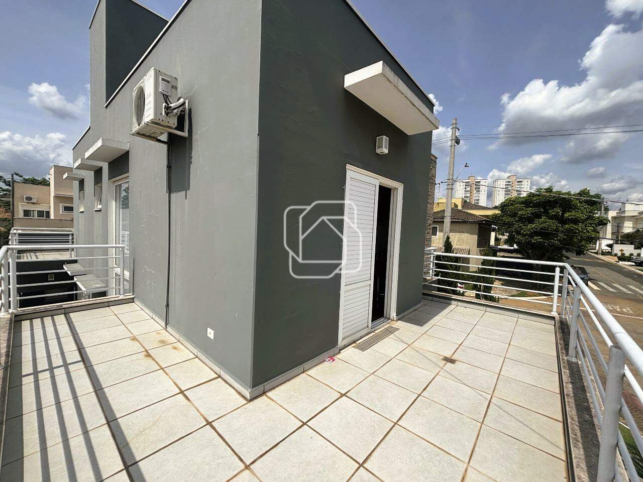 Casa de Condomínio à venda em Itu - SP - Parque do Varvito: Varanda 
