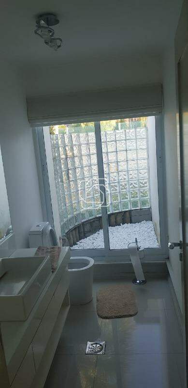 Casa de Condomínio para aluguel em Indaiatuba - SP - Terras de Itaici: Lavabo