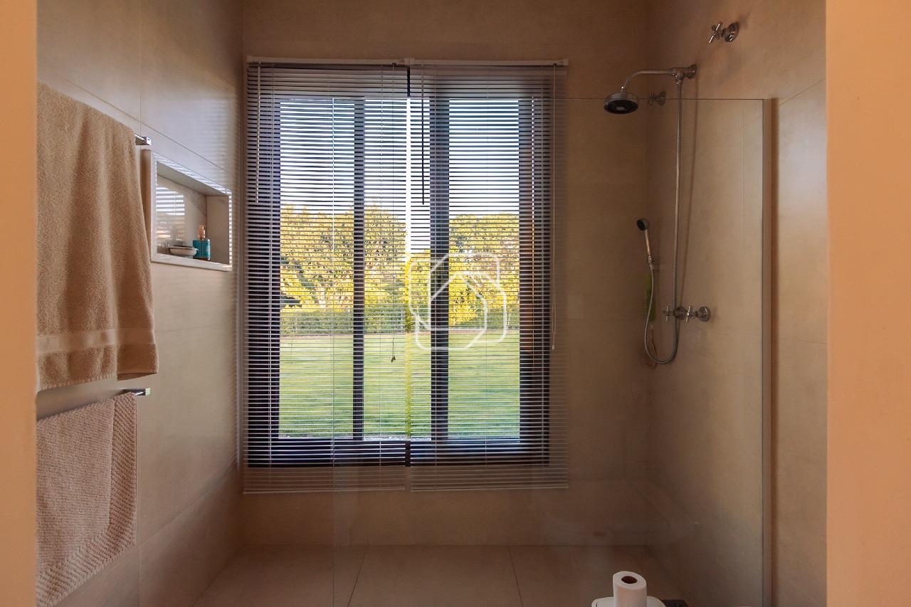 Casa de Condomínio à venda em Indaiatuba - SP - Recanto das Flores: Banheiro