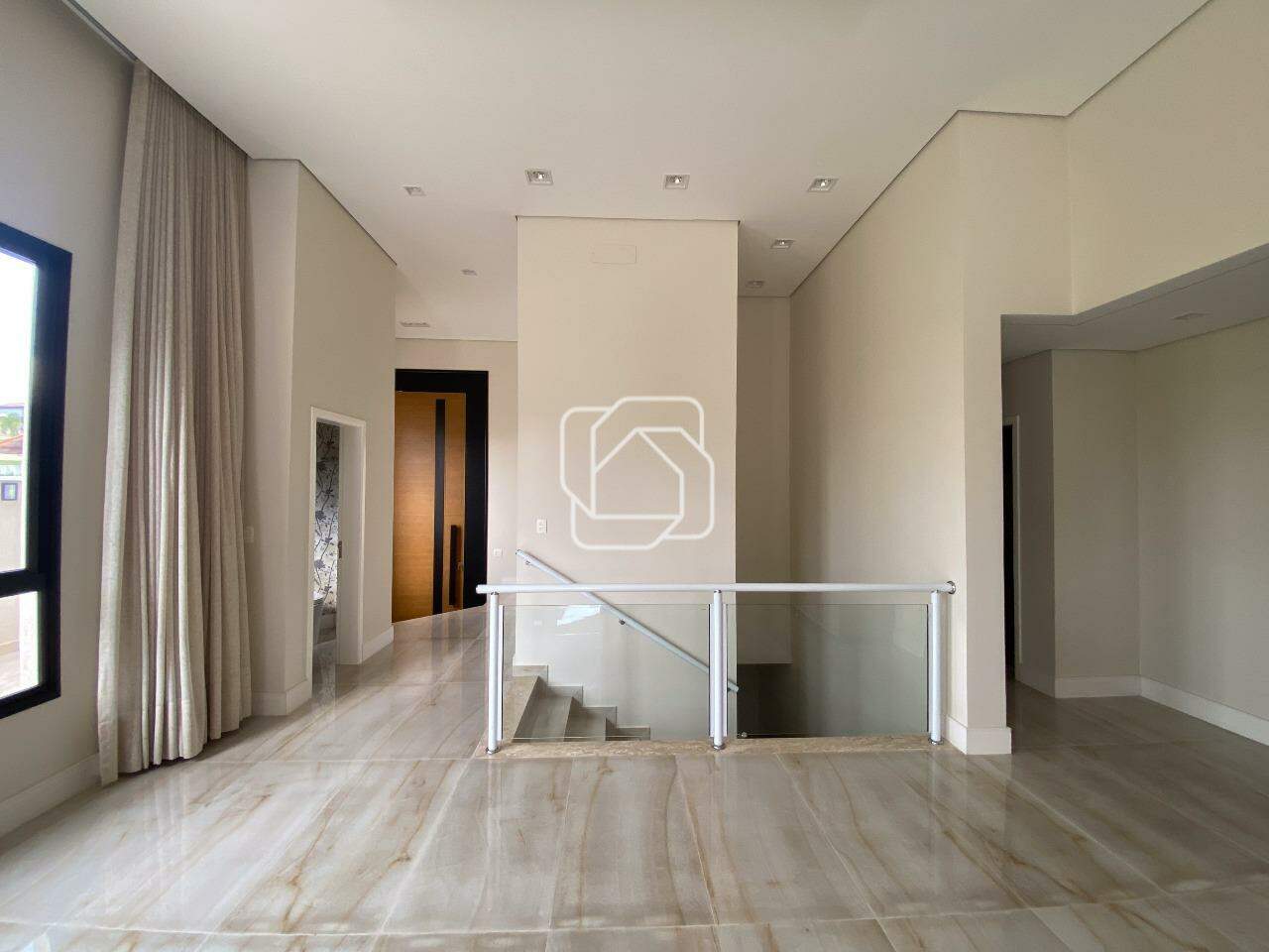 Casa de Condomínio à venda em Itu - SP - Jardim Theodora: Escada