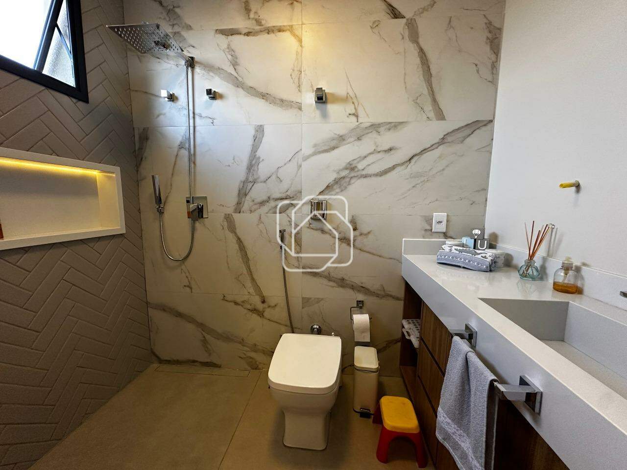 Casa de Condomínio à venda em Itu - SP - Residencial Saint Paul: Banheiro da Suíte 1