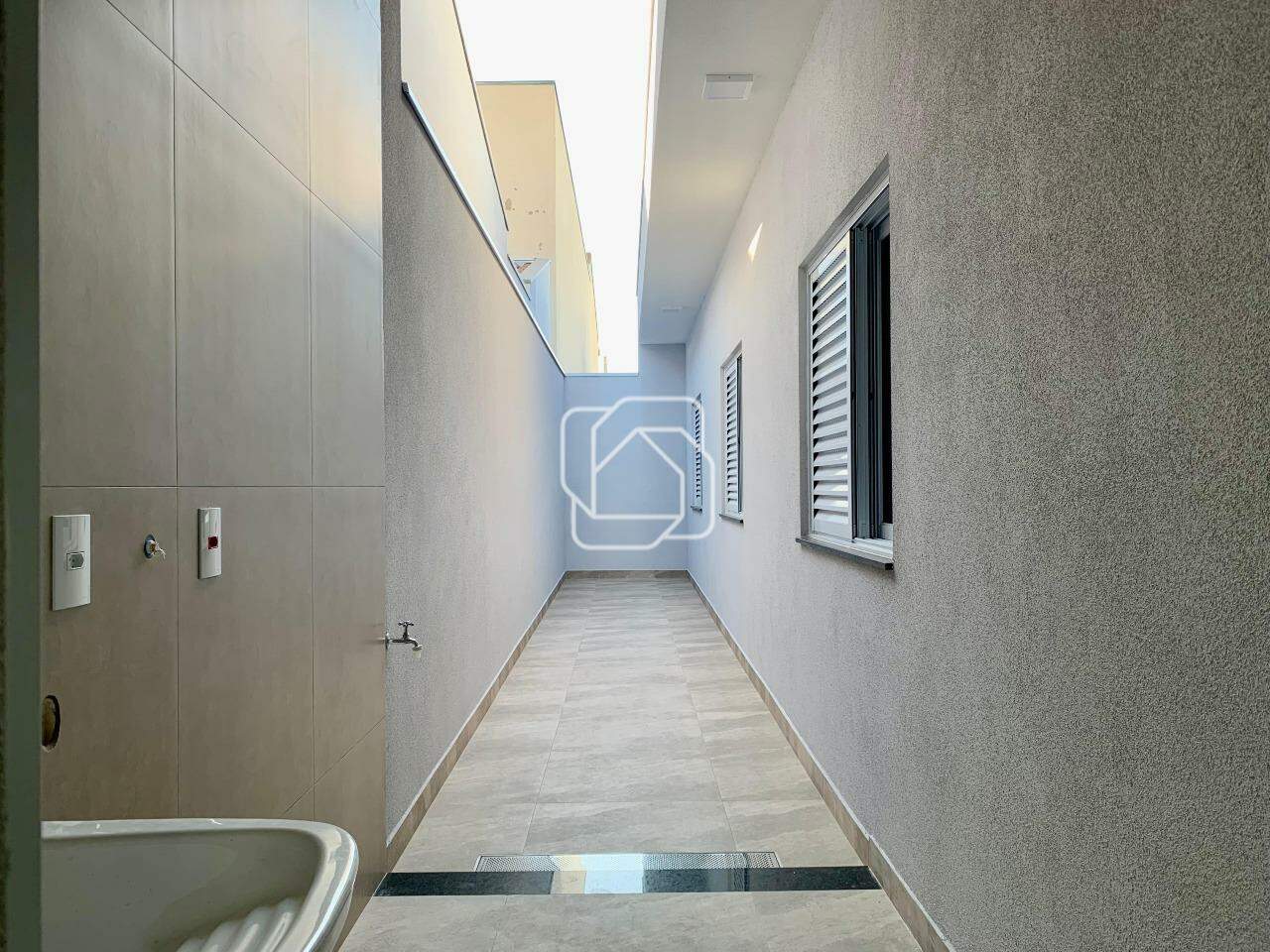 Casa para aluguel em Itu - SP - Bosque Santa Rosa: Lavanderia/Quintal