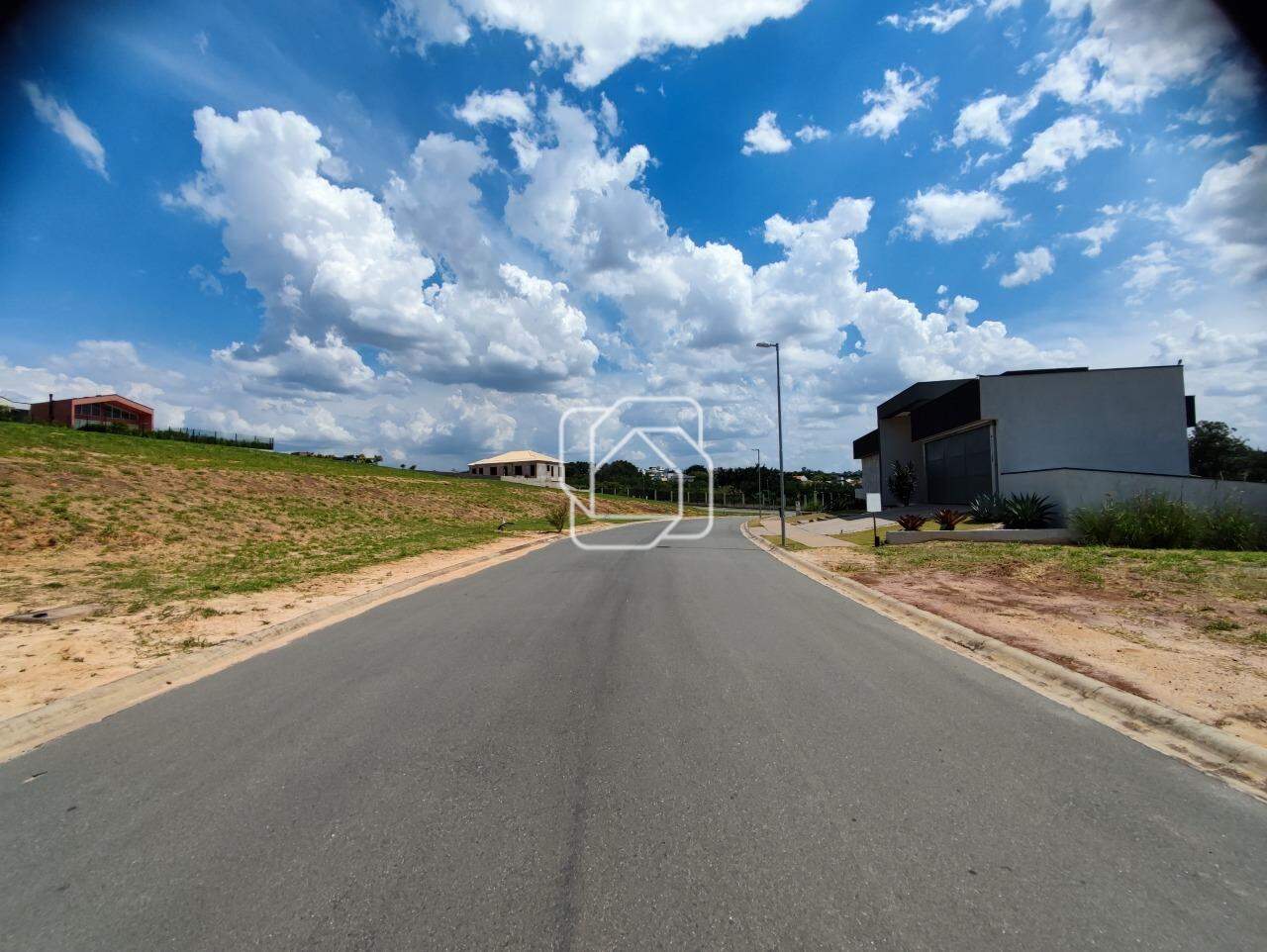 Terreno à venda em Indaiatuba - SP - Reserva Petrus: Rua do terreno
