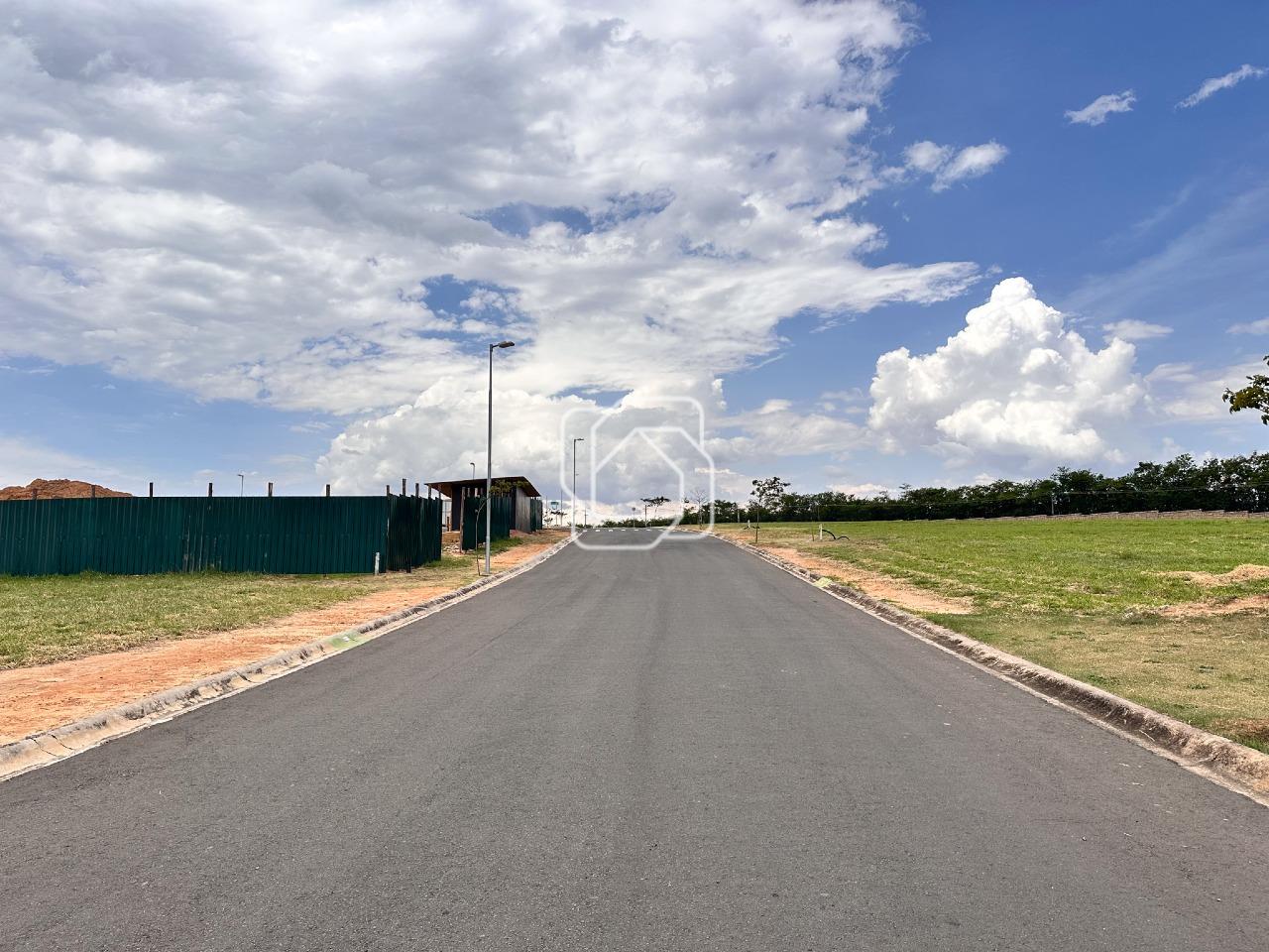 Terreno à venda em Indaiatuba - SP - Reserva Petrus: Rua do terreno