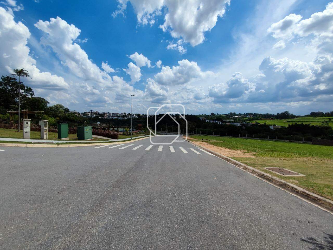 Terreno à venda em Indaiatuba - SP - Reserva Petrus: Rua do terreno