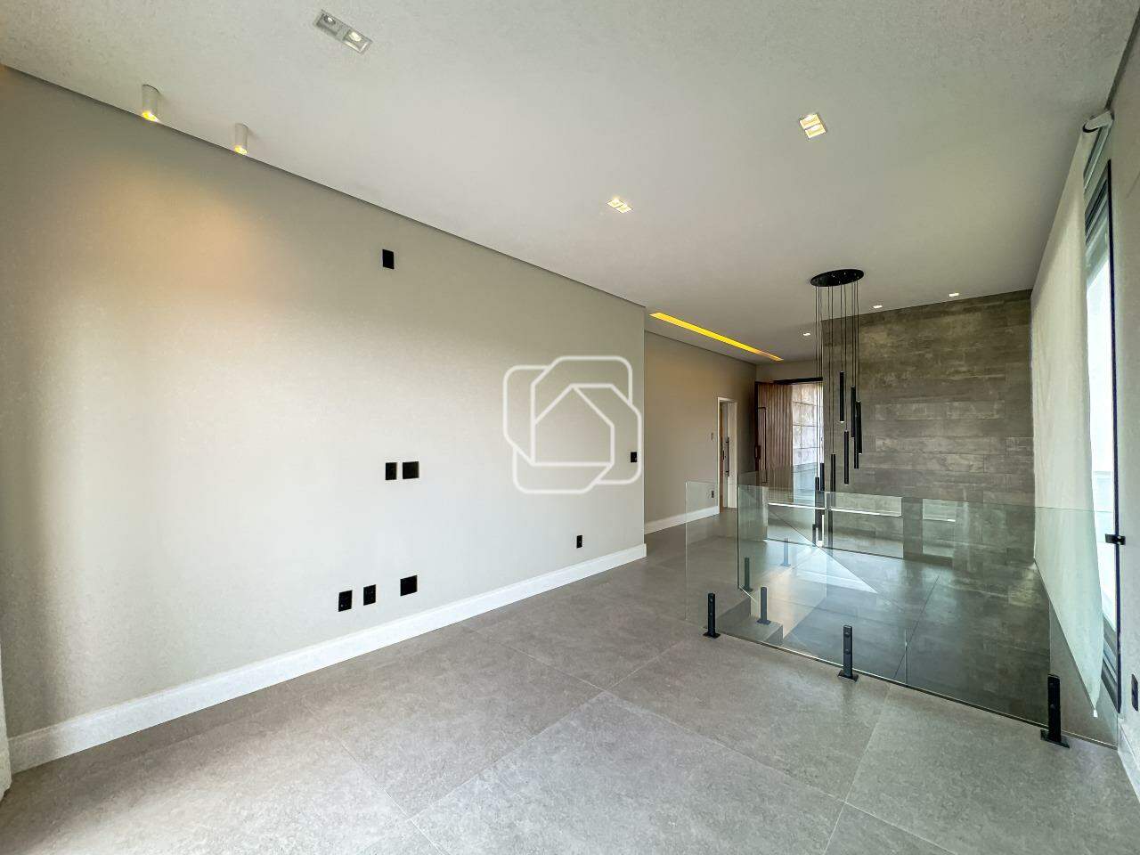 Casa de Condomínio à venda em Indaiatuba - SP - Jardim Vila Paradiso: Hall piso superior