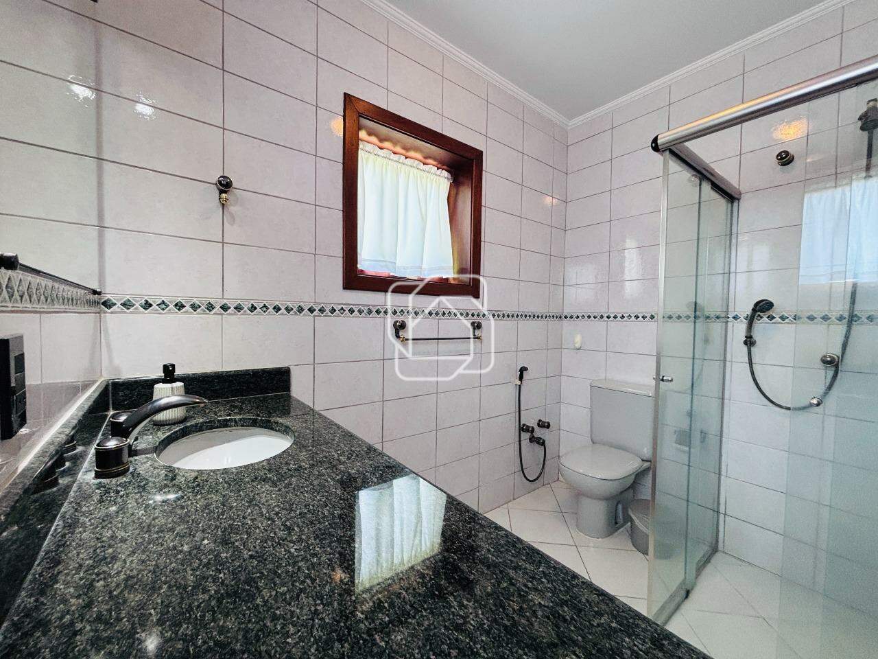 Casa de Condomínio à venda em Itu - SP - Condomínio Campos de Santo Antônio: Banheiro