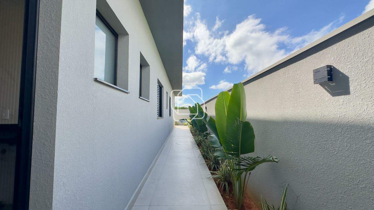 Casa de Condomínio à venda em Indaiatuba - SP - Jardim Villa Sapezal: Corredor lateral