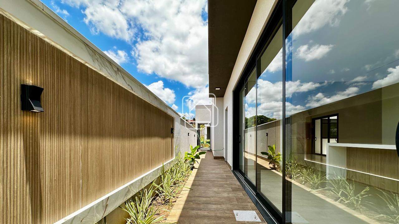 Casa de Condomínio à venda em Indaiatuba - SP - Jardim Villa Sapezal: Corredor lateral 
