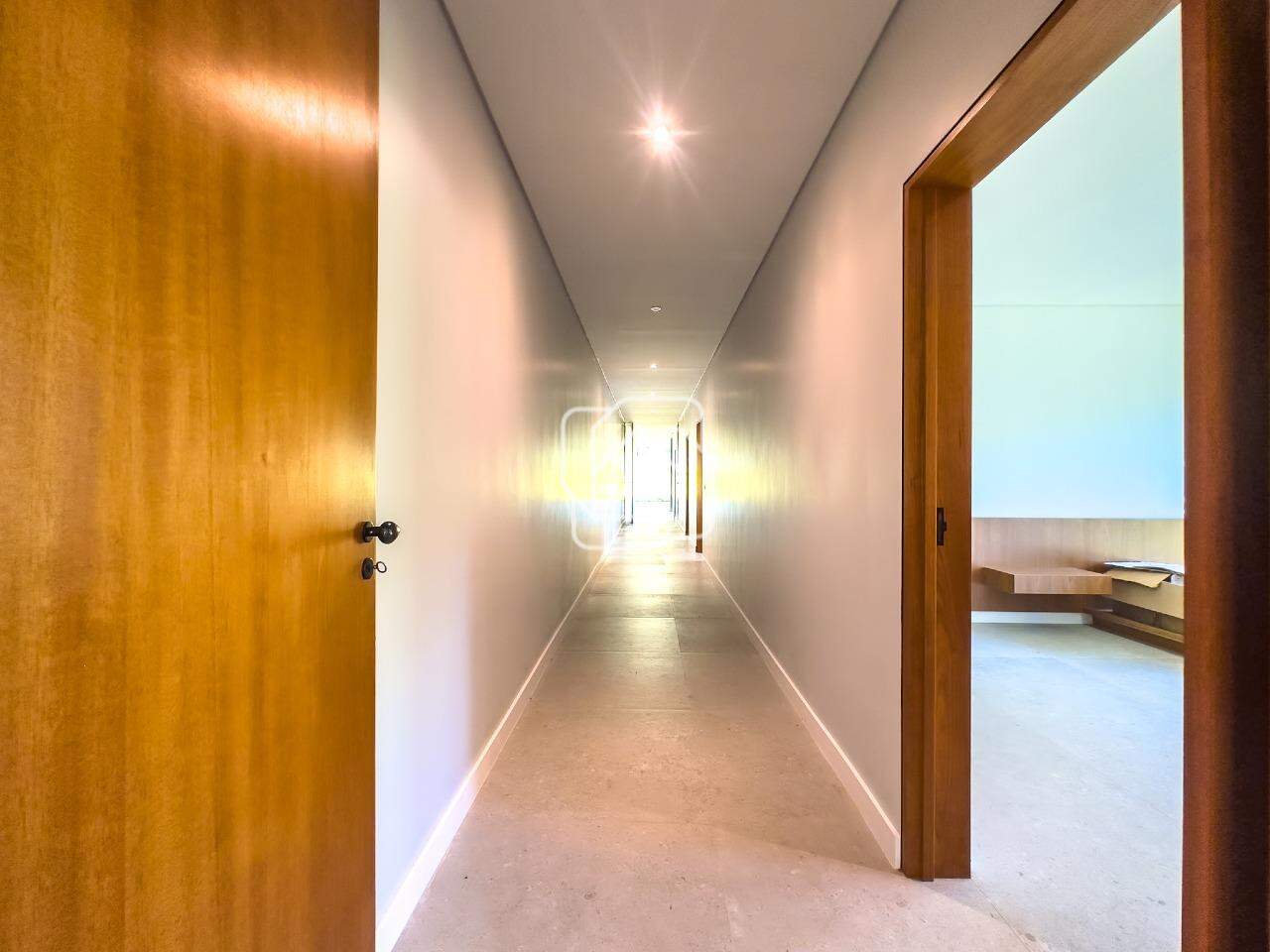 Casa de Condomínio à venda em Indaiatuba - SP - Recanto das Flores: Corredor