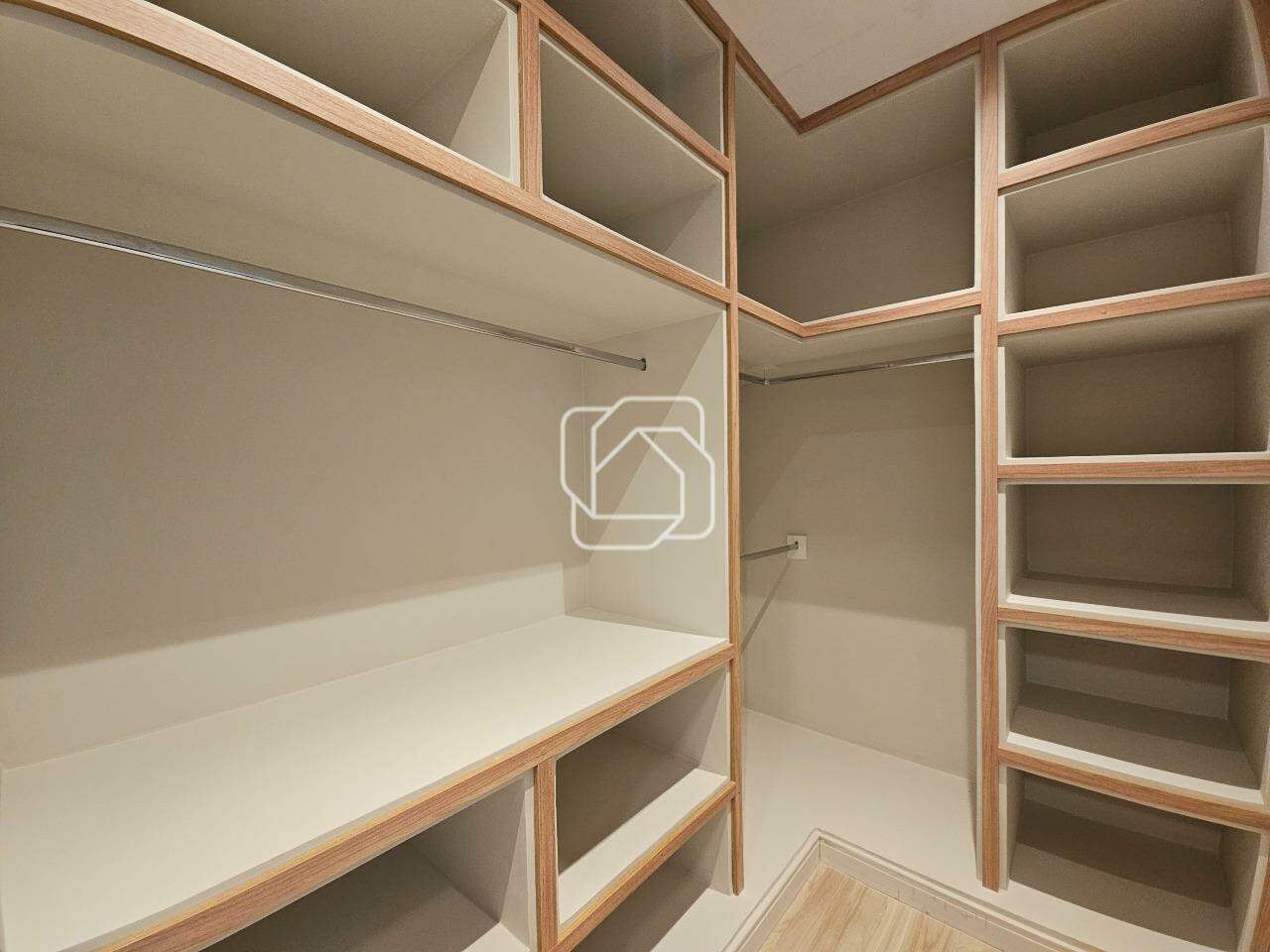 Casa de Condomínio à venda em Indaiatuba - SP - Vale das Laranjeiras: Closet