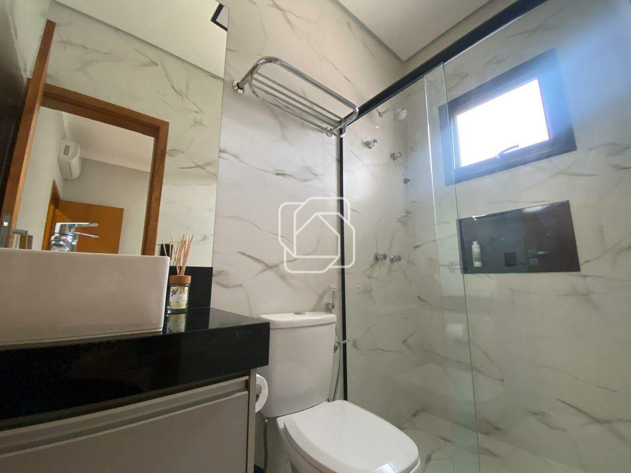 Casa de Condomínio para aluguel em Indaiatuba - SP - Loteamento Park Gran Reserve: Banheiro