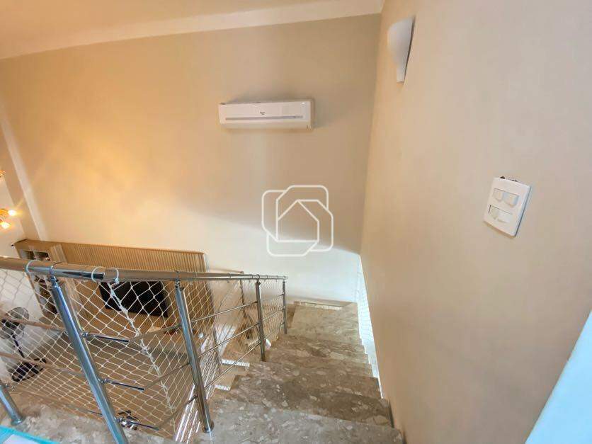 Casa de Condomínio para aluguel em Indaiatuba - SP - Jardim Residencial Alto de Itaici: Escadas