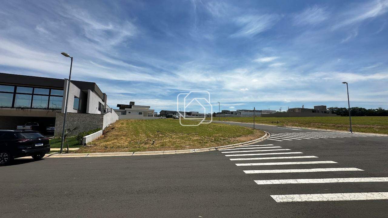 Terreno à venda em Indaiatuba - SP - Reserva Petrus: Rua do terreno