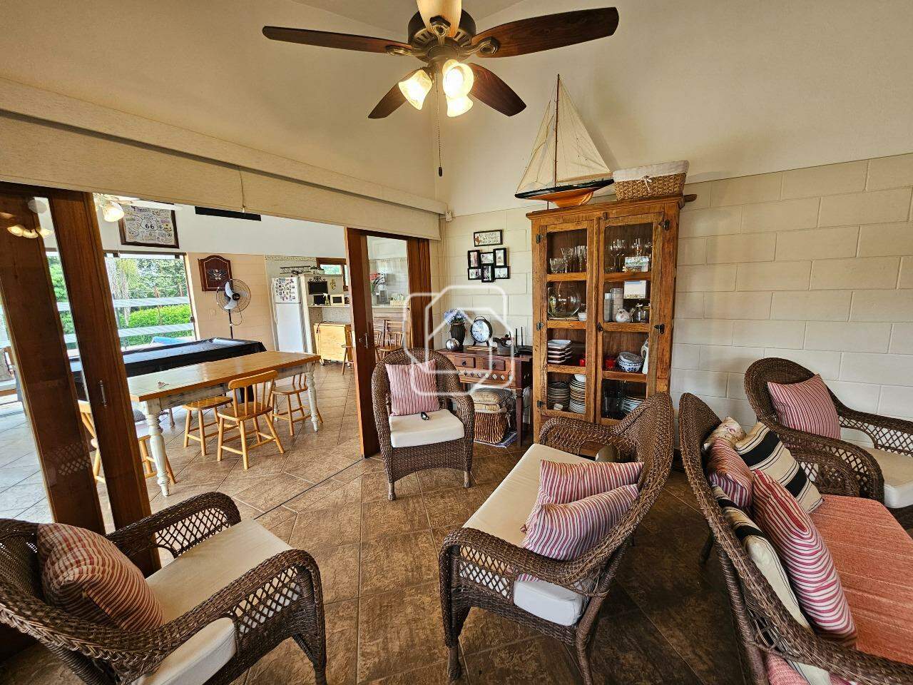 Casa de Condomínio à venda em Indaiatuba - SP - Recanto das Flores: Sala de TV na área gourmet