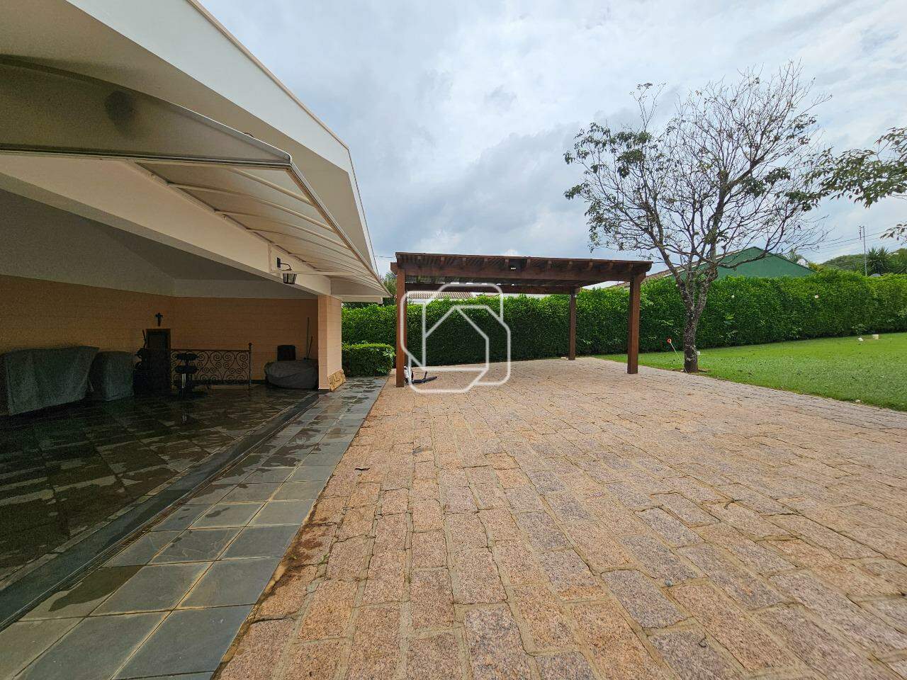 Casa de Condomínio à venda em Indaiatuba - SP - Recanto das Flores: Garagem
