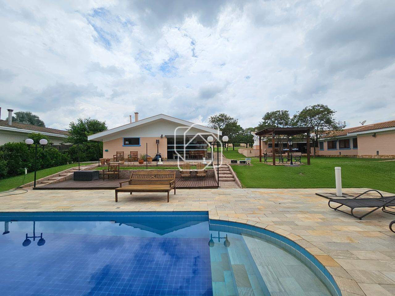 Casa de Condomínio à venda em Indaiatuba - SP - Recanto das Flores: Área da piscina
