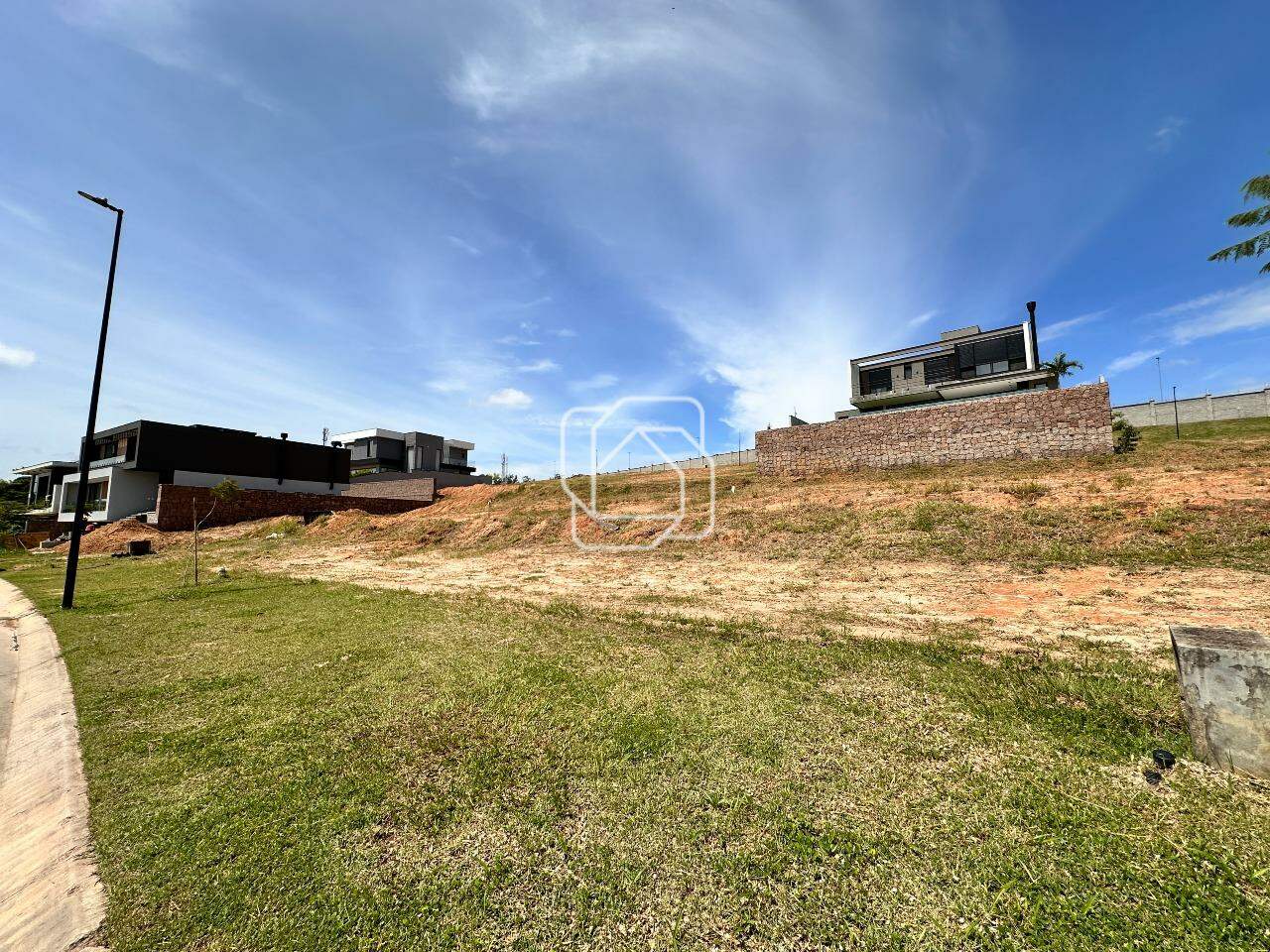 Terreno à venda em Indaiatuba - SP - Parque Villa dos Pinheiros: Visão geral do terreno