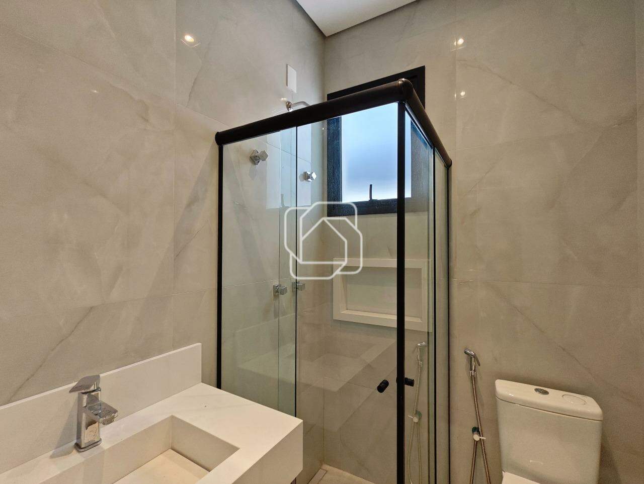 Casa de Condomínio à venda em Indaiatuba - SP - Jardim Maison Du Parc: Banheiro