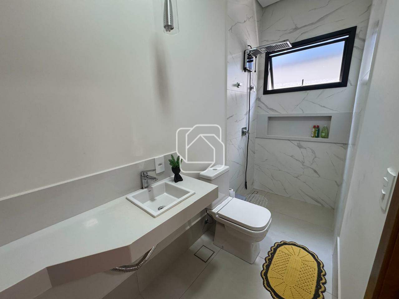 Casa de Condomínio à venda em Salto - SP - Portal dos Bandeirantes Salto: Banheiro