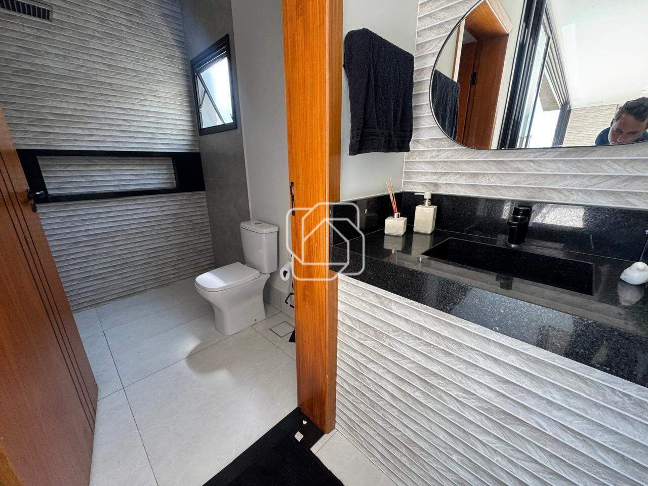 Casa de Condomínio à venda em Salto - SP - Portal dos Bandeirantes Salto: Lavabo