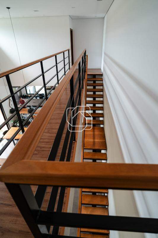 Casa de Condomínio à venda em Salto - SP - Mirante dos Ipês: Escadas