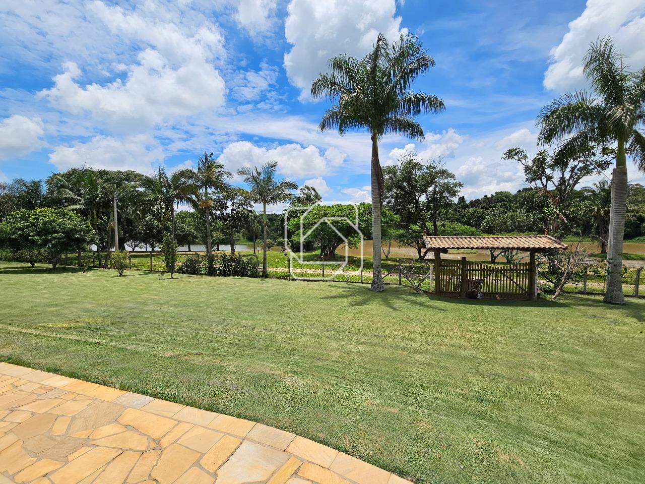 Casa de Condomínio à venda em Indaiatuba - SP - Parque da Grama: Área externa