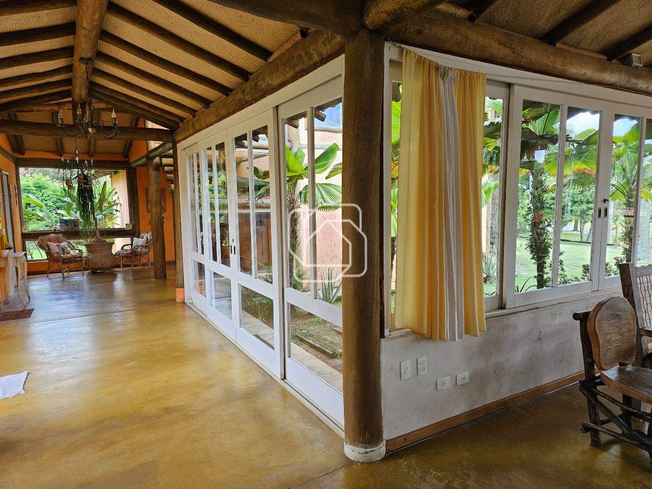 Casa de Condomínio à venda em Indaiatuba - SP - Parque da Grama: Corredor