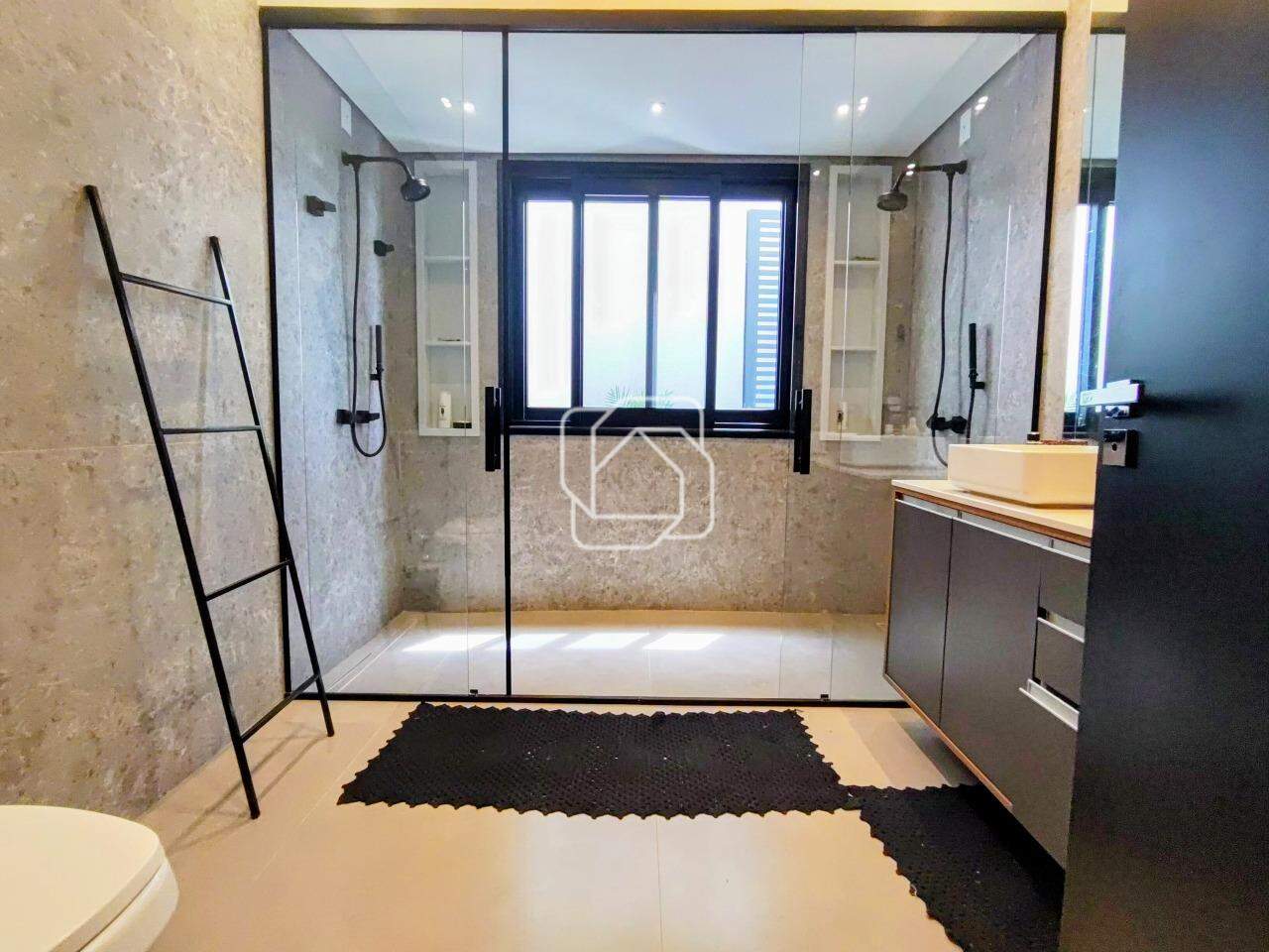 Casa de Condomínio à venda em Itu - SP - Condomínio Residencial Mont Blanc: Banheiro da suíte master