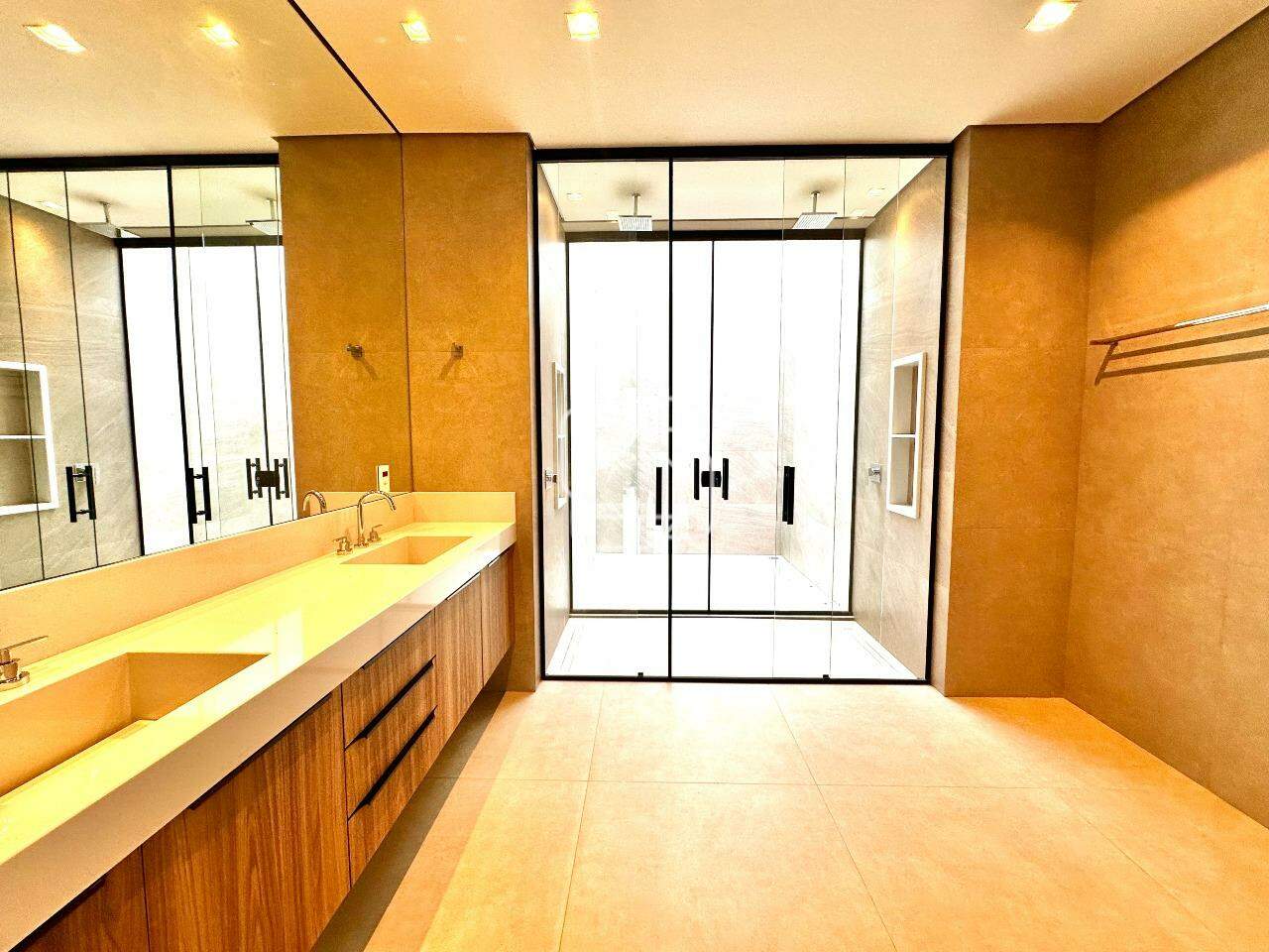 Casa de Condomínio à venda em Porto Feliz - SP - Fazenda Alvorada: Banheiro