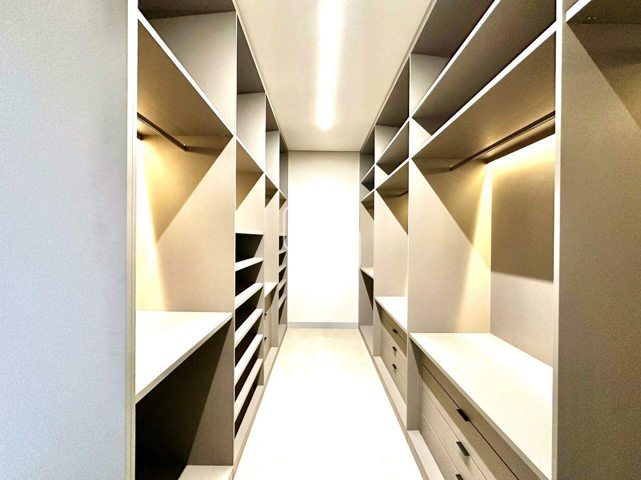 Casa de Condomínio à venda em Porto Feliz - SP - Fazenda Alvorada: Closet